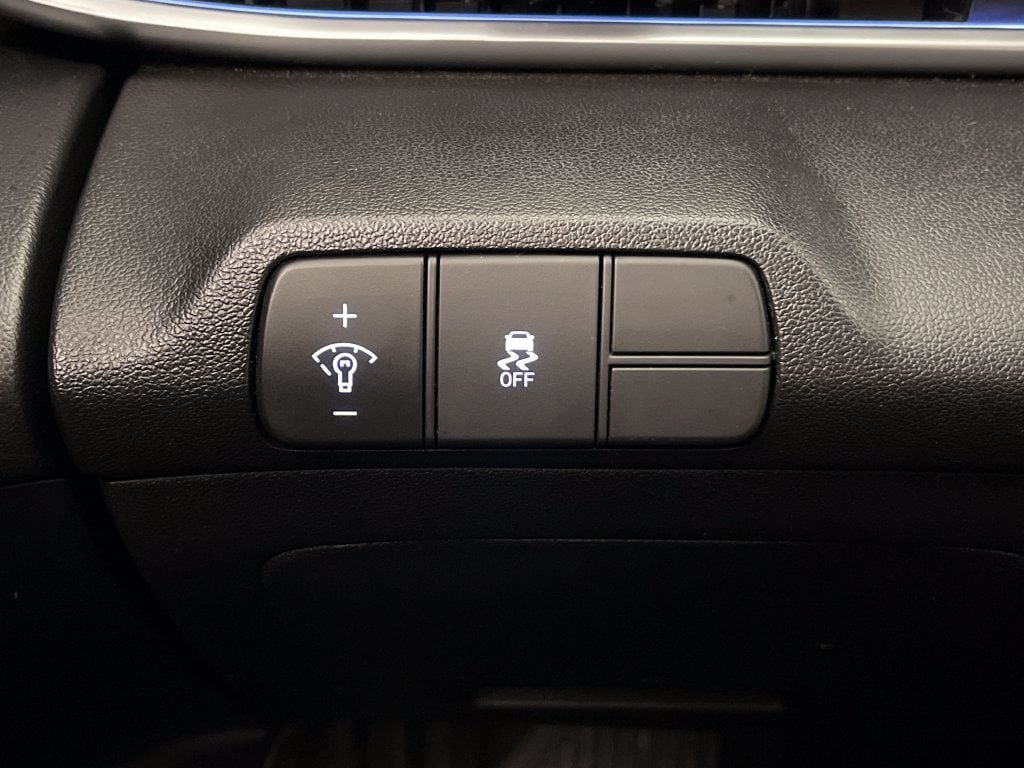 Certified 2025 Hyundai Elantra SEL FWD image 31