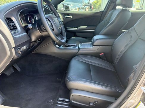 Used 2019 Dodge Charger SXT RWD image 11