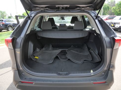 Used 2022 Toyota RAV4 XLE AWD/4WD image 19