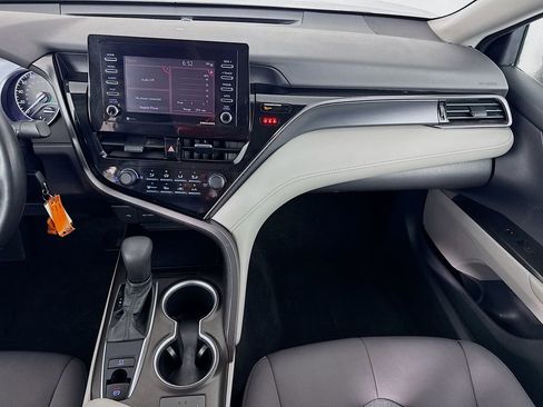 Used 2021 Toyota Camry LE image 24
