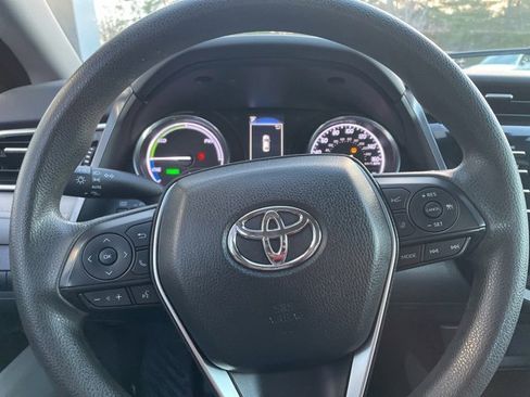 Used 2018 Toyota Camry LE image 13