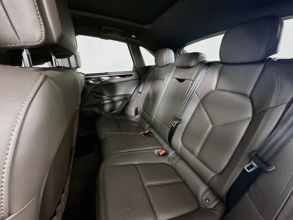 Certified 2026 Porsche Macan AWD/4WD image 23