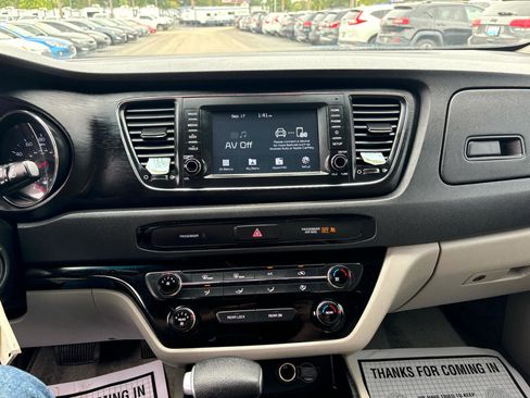Used 2020 Kia Sedona LX image 15