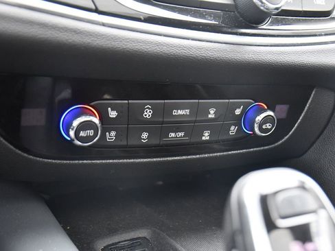 Used 2021 Buick Enclave Premium image 35