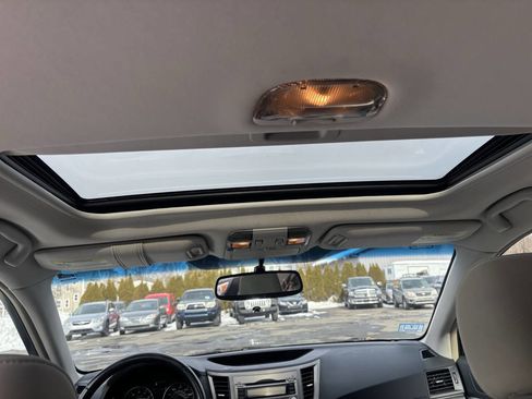 Used 2011 Subaru Outback 2.5i Premium image 14