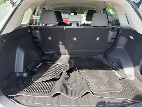 Used 2021 Toyota RAV4 XLE FWD image 5