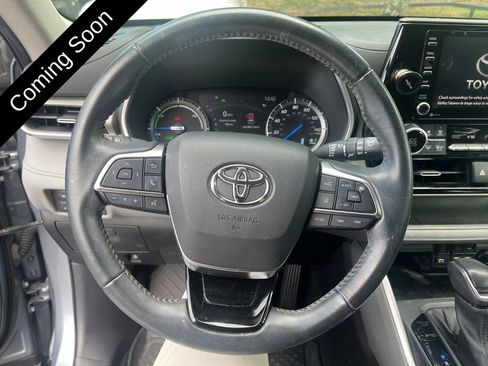 Used 2021 Toyota Highlander XLE AWD/4WD image 15