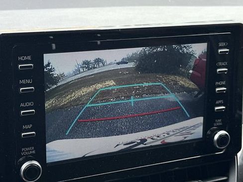 Used 2020 Toyota Corolla LE image 19