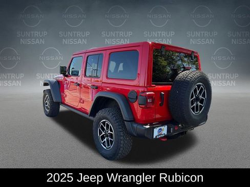 Used 2025 Jeep Wrangler Unlimited Rubicon AWD/4WD image 3