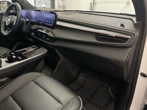 Used 2025 Buick Enclave Sport Touring image 23