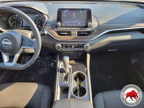 Used 2024 Nissan Altima 2.5 SV image 15