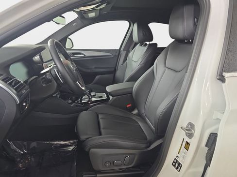 Certified 2025 BMW X4 xDrive30i w/ Premium Package image 15