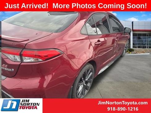 Used 2023 Toyota Corolla SE w/ SE Package FWD image 5