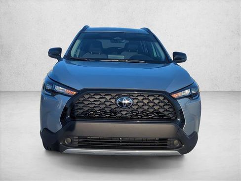 Used 2025 Toyota Corolla Cross LE FWD image 2