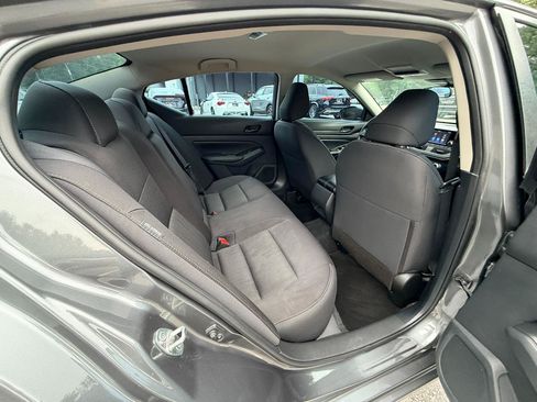 Used 2024 Nissan Altima 2.5 S FWD image 12