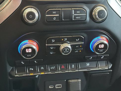 Used 2020 GMC Sierra 1500 Elevation w/ Elevation Value Package AWD/4WD image 21