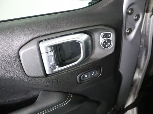 Used 2020 Jeep Gladiator Overland image 24