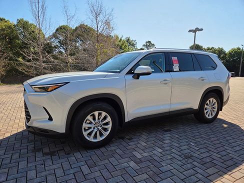 New 2026 Toyota Grand Highlander XLE image 3