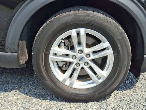 Used 2023 Ford Explorer XLT AWD/4WD image 9