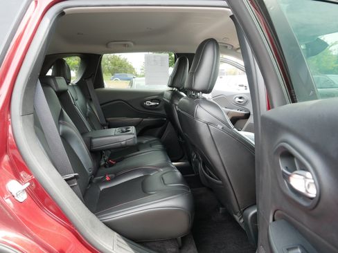 Used 2019 Jeep Cherokee Trailhawk w/ Cold Weather Group AWD/4WD image 18