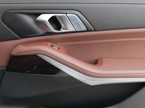 Certified 2024 BMW X7 xDrive40i w/ Climate Comfort Package image 29