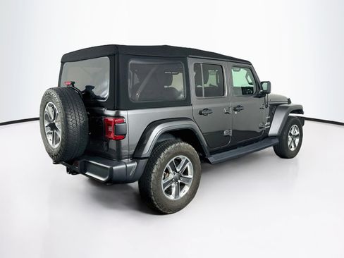 Used 2018 Jeep Wrangler Unlimited Sahara w/ Cold Weather Group AWD/4WD image 9