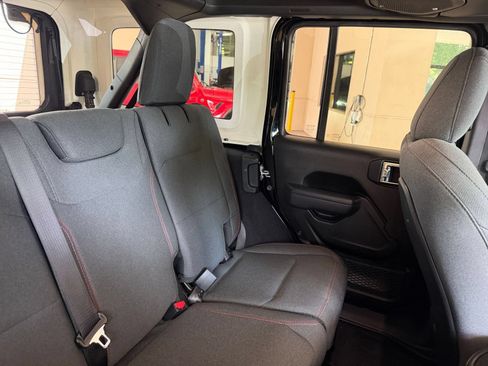 Used 2026 Jeep Wrangler Unlimited Rubicon AWD/4WD image 31