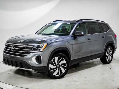 Used 2025 Volkswagen Atlas SE AWD/4WD image 1