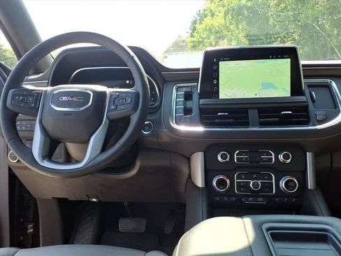 Used 2023 GMC Yukon XL SLT w/ SLT Premium Package AWD/4WD image 17