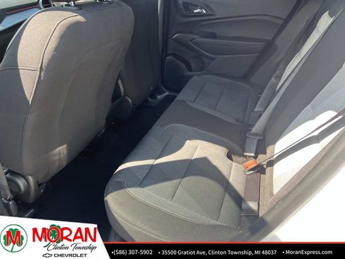 Used 2025 Chevrolet Trax RS w/ Driver Confidence Package FWD image 13