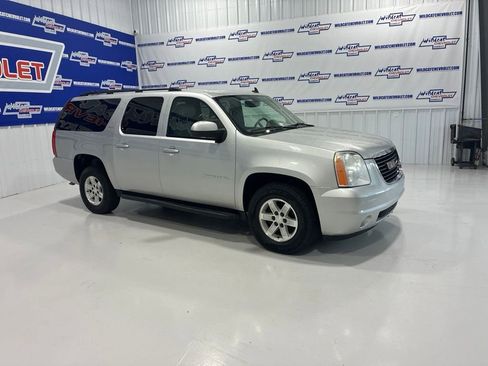 Used 2010 GMC Yukon XL SLT w/ SLT-2 Equipment Package AWD/4WD image 8