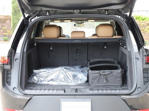 New 2026 Land Rover Range Rover Sport SE AWD/4WD image 12