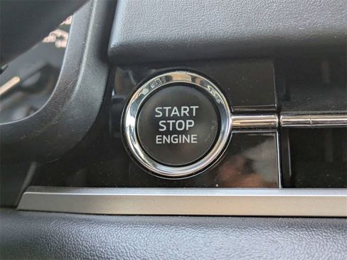 Used 2023 Mitsubishi Outlander SE image 29