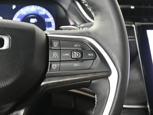 Used 2023 Jeep Grand Cherokee L Limited w/ Luxury Tech Group II AWD/4WD image 38