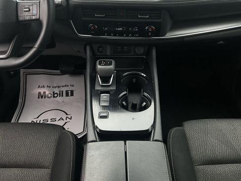 Used 2025 Nissan Rogue SV FWD image 14