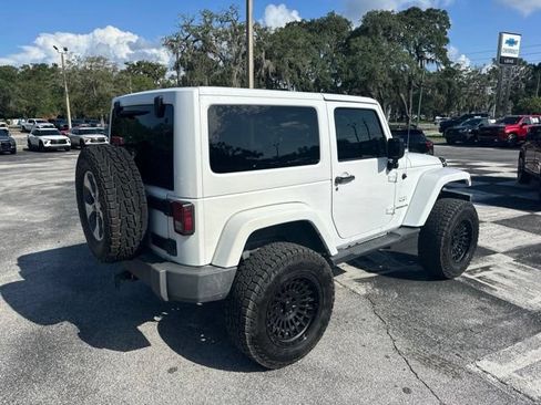 Used 2017 Jeep Wrangler Sahara w/ Connectivity Group AWD/4WD image 5