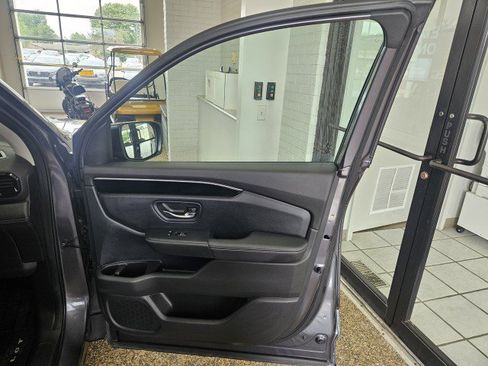 Used 2024 Honda Pilot Touring image 17