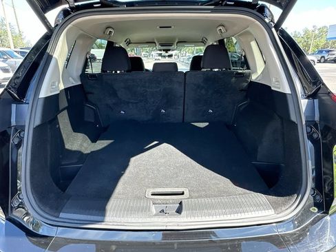 Used 2025 Nissan Rogue SV FWD image 24