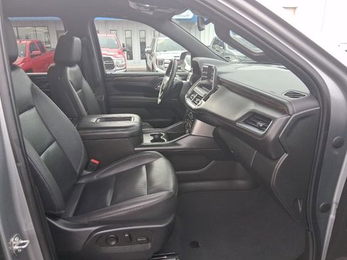 Used 2023 Chevrolet Suburban LT image 14