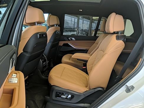 Used 2024 BMW X7 xDrive40i w/ Executive Package image 18