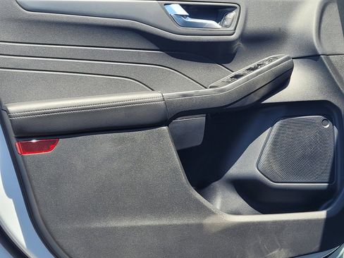 New 2025 Ford Escape SE image 10