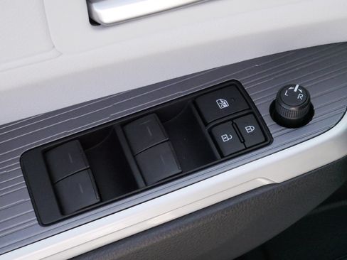 Certified 2025 Toyota Sienna XLE w/ XLE Plus Package AWD/4WD image 19