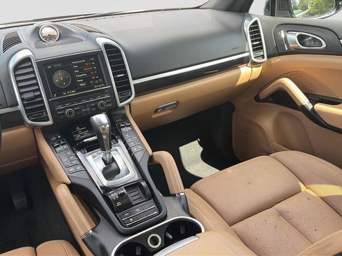 Used 2016 Porsche Cayenne AWD/4WD image 17