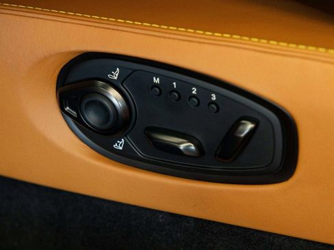 Used 2025 Aston Martin V8 Vantage Coupe RWD image 23
