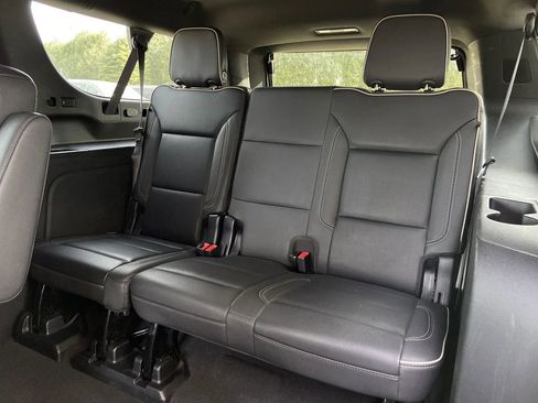 Used 2023 Chevrolet Suburban Premier image 25