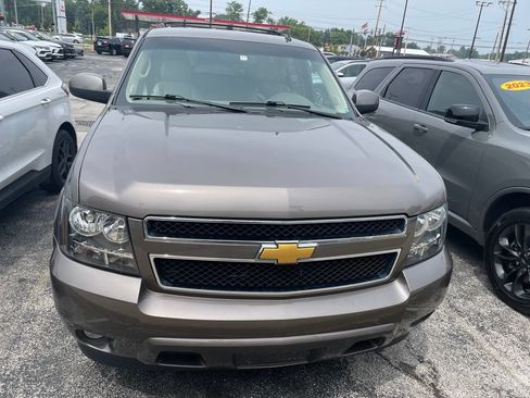 Used 2014 Chevrolet Tahoe LT w/ Luxury Package AWD/4WD image 3
