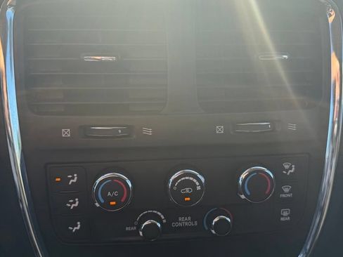 Used 2018 Dodge Grand Caravan SE w/ UConnect Hands-Free Group FWD image 17