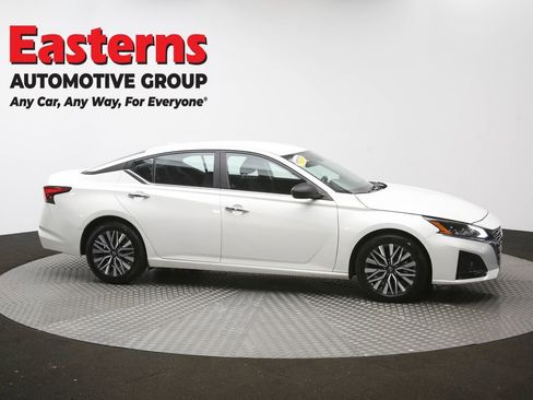 Used 2025 Nissan Altima 2.5 SV FWD image 46