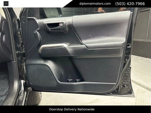 Used 2021 Toyota Tacoma SR5 w/ Trail Edition image 36