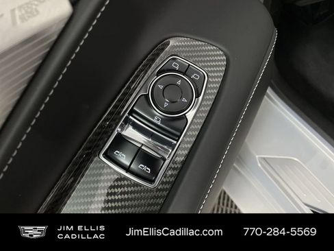 Used 2022 Chevrolet Corvette Stingray Premium Cpe w/ Engine Appearance Package image 23